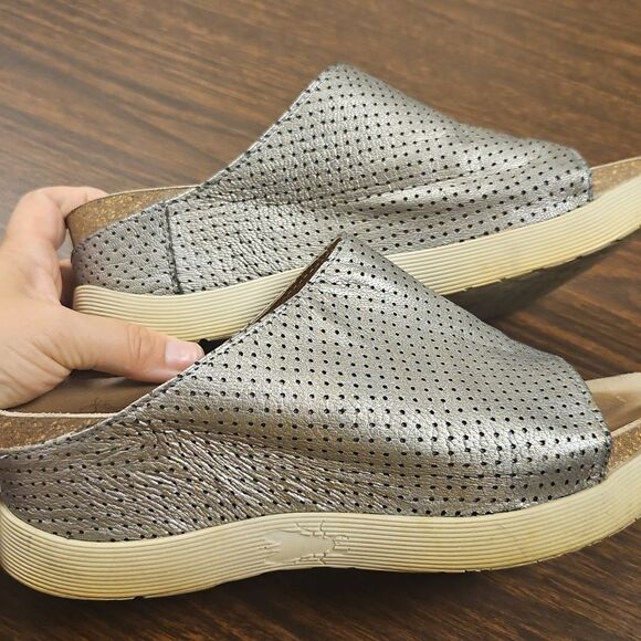 FLY London Metallic Perforated Slide Sandals Size 39 - Picture 8 of 9